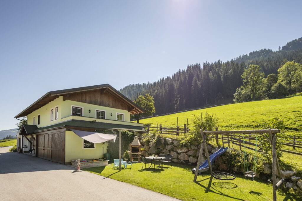 Spielplatz mit Grillplatz